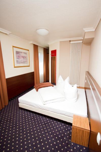 Hotel Tourist Frankfurt am Main Zimmer foto