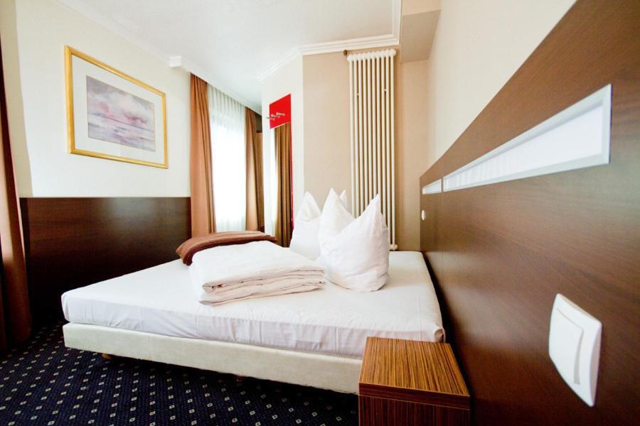 Hotel Tourist Frankfurt am Main Zimmer foto
