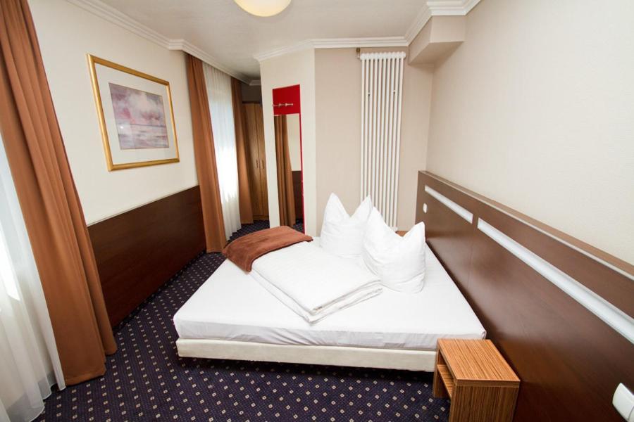 Hotel Tourist Frankfurt am Main Zimmer foto