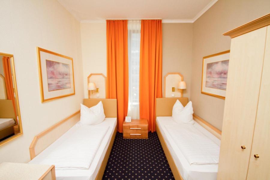 Hotel Tourist Frankfurt am Main Zimmer foto