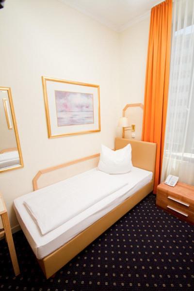 Hotel Tourist Frankfurt am Main Zimmer foto
