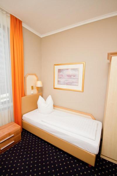 Hotel Tourist Frankfurt am Main Zimmer foto