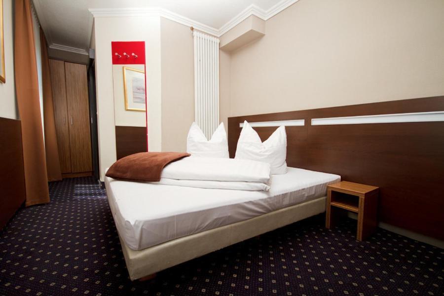 Hotel Tourist Frankfurt am Main Zimmer foto